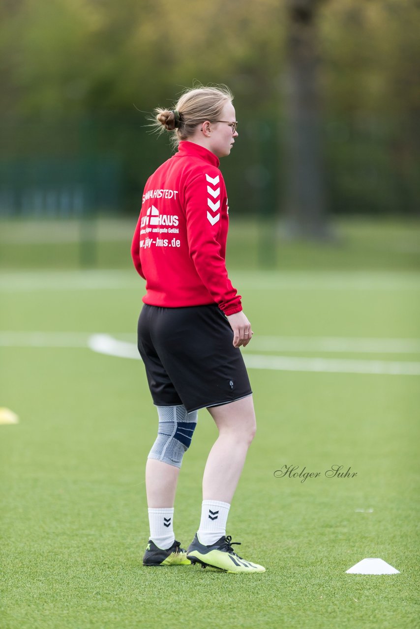 Bild 131 - Co-Trainerin der Frauen Nationalmannschaft Britta Carlson in Wahlstedt